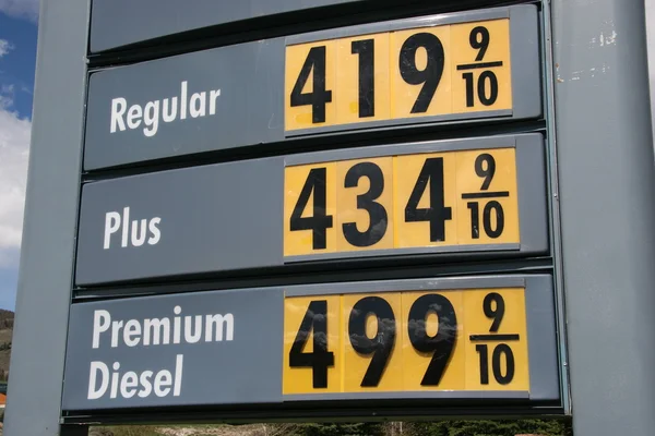 Цена высокая газа 5 долларов галлон — стоковое фото