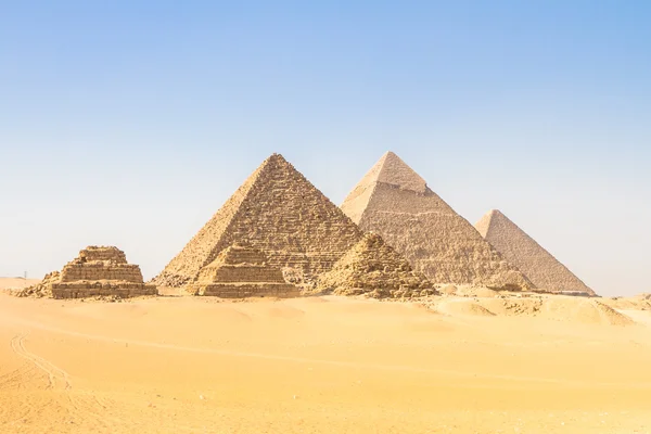 Великие пирамиды в Гизе, долина, Каир, Египет — стоковое фото