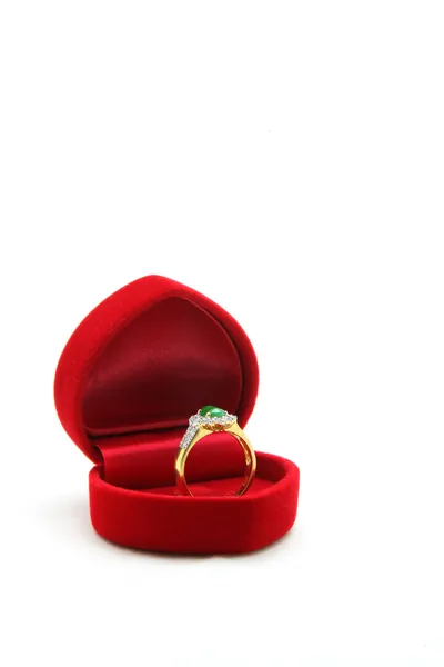 Кольцо с бриллиантом Джейд — стоковое фото
