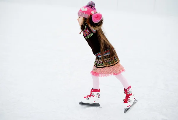 Зимний портрет коньках ребенок девочка — стоковое фото