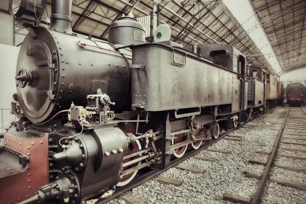 Старинный паровой поезд — стоковое фото