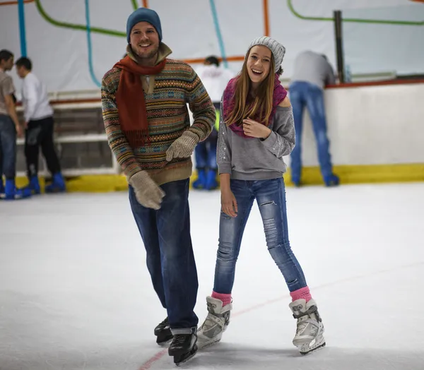 Зимний спорт, отец и дочь — стоковое фото
