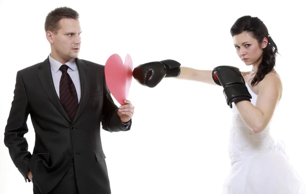 Пара выразительные бои. злой жены муж бокс — стоковое фото