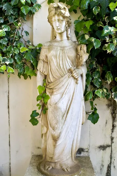 Древней классической греческой статуи, показаны богини Артемиды — стоковое фото