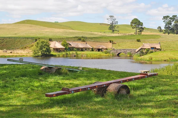 Качелях на Старая площадка, hobbiton, шир, Новая Зеландия — стоковое фото