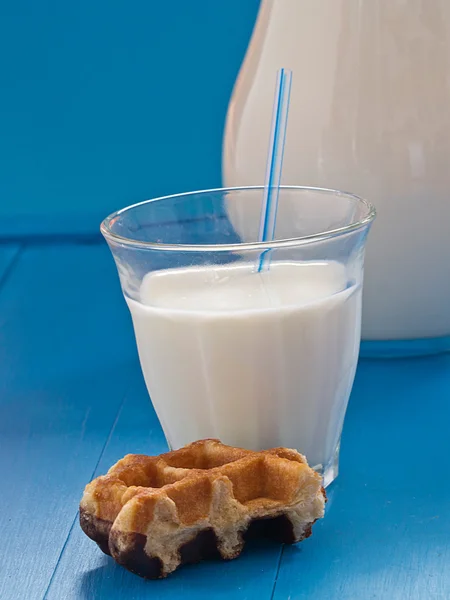 Кувшин молока — стоковое фото