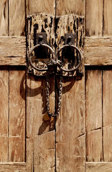 Деревянный дверной проем — стоковое фото