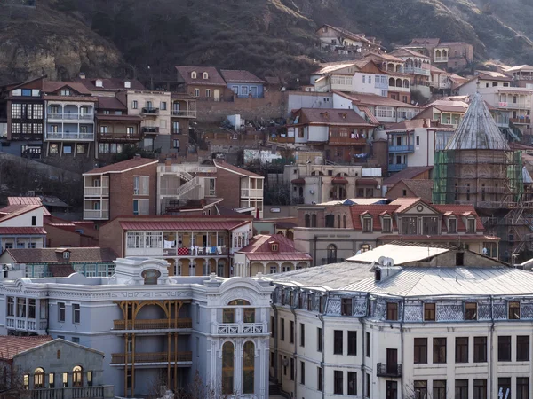 Тбилиси, Грузия - 01 марта 2014: Старый город Тбилиси, столицы Грузии. Старый город славится своей типичной красочные архитектуры — стоковое фото