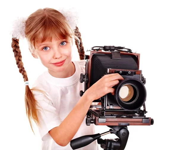 Ребенок с старый деревянный большой формат цифровой камеры — стоковое фото