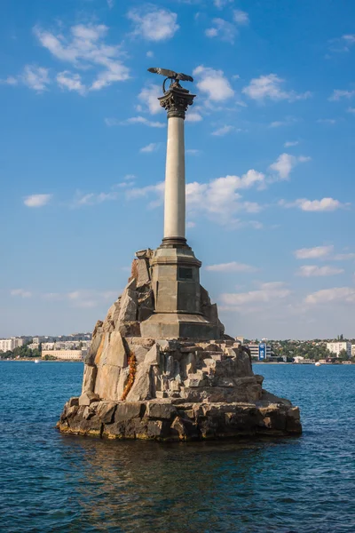 Памятник затопленным кораблям в Севастополе — стоковое фото