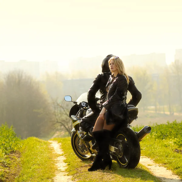 Пара с мотоцикла Стоковая Картинка