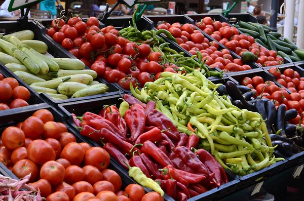 Свежие и органические овощи на фермерском рынке Лицензионные Стоковые Фото