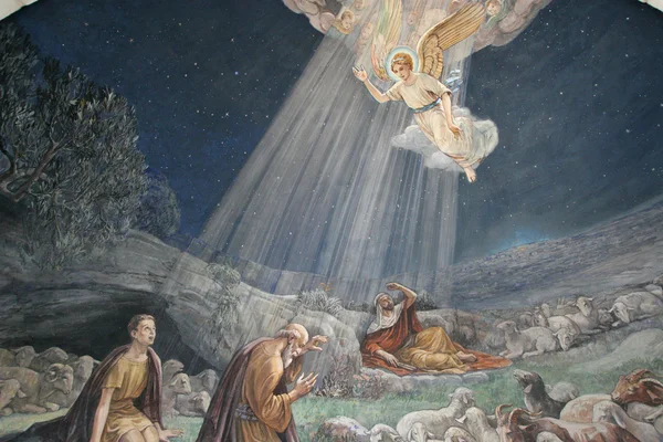 Ангел Господень посетил пастухи и сообщил им о рождении Иисуса — стоковое фото