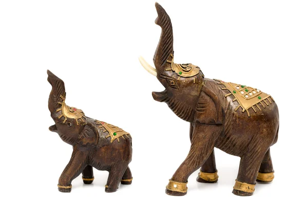 Две деревянные статуи слонов — стоковое фото