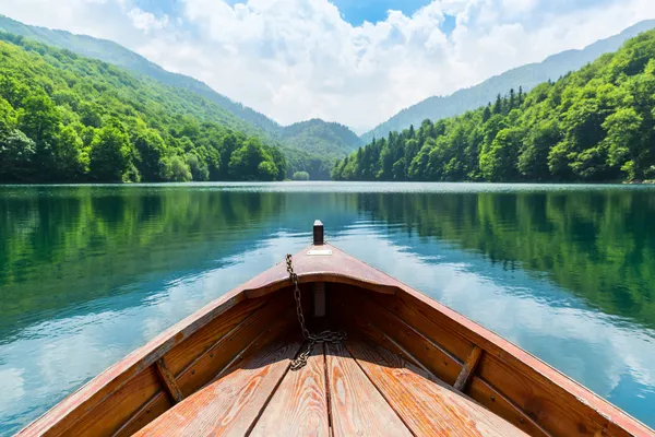 Деревянные лодки на озере Лицензионные Стоковые Изображения