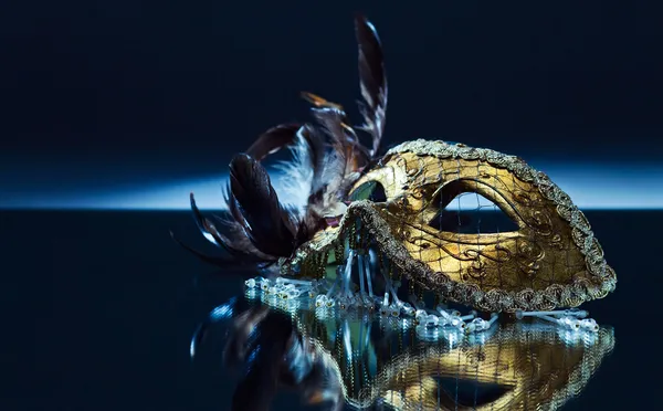 Венецианская маска с пером Лицензионные Стоковые Фото