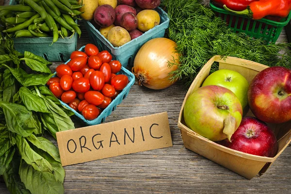 Органический рынок фруктов и овощей Лицензионные Стоковые Фото
