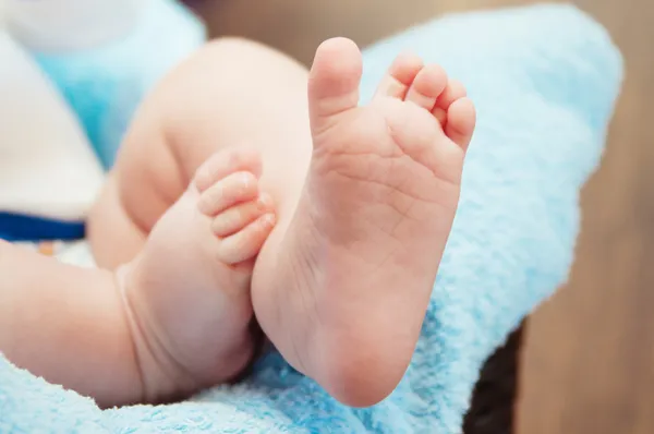 Ноги ребенка — стоковое фото