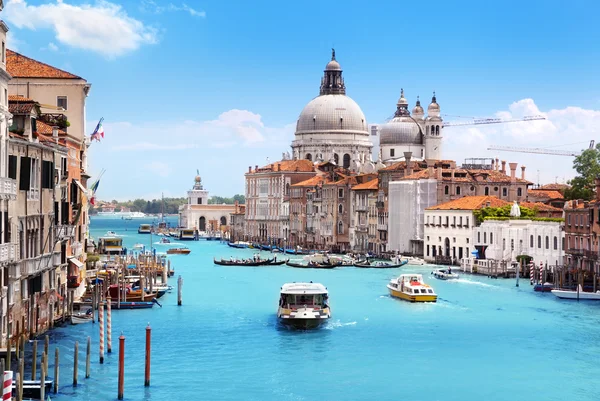 Великий канал и базилика Санта-Мария della приветствие, Венеция, Италия — стоковое фото