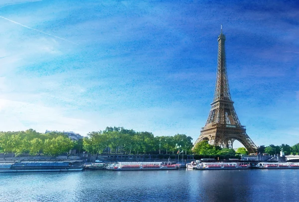 Гранж изображение Эйфелевой башни в Париже — стоковое фото