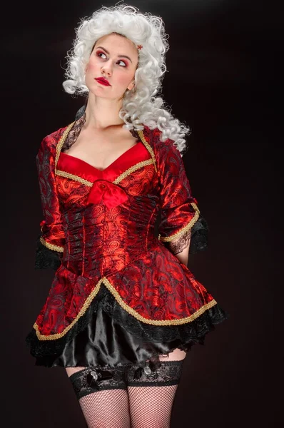 Молодая женщина в стиле барокко костюм — стоковое фото
