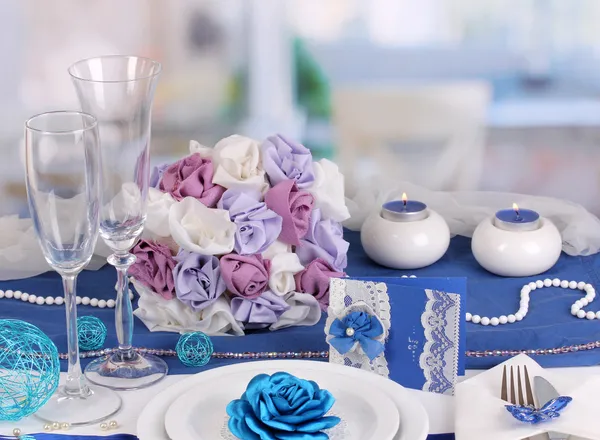 Сервировочный столик сказочные свадьбы в фиолетовый и синий цвет b Ресторан — стоковое фото