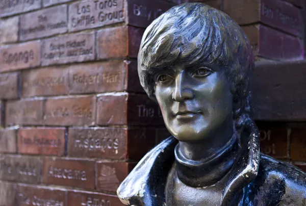 Джон Леннон статуя в Ливерпуле — стоковое фото