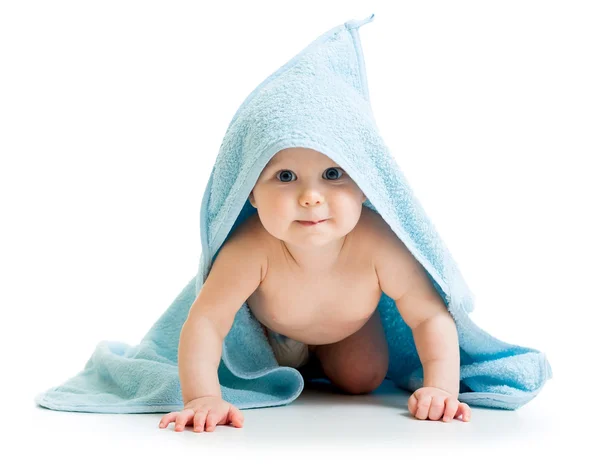 Забавный мальчик в голубой полотенце — стоковое фото