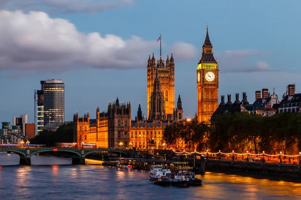 Биг Бен и Вестминстерский мост в вечернее время, Лондон, Соединенное ки — стоковое фото