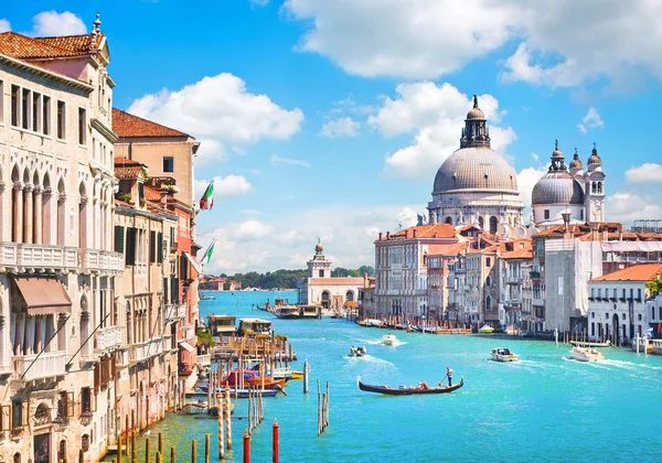Великий канал и базилика di Санта-Мария della приветствие, Венеция, Италия Стоковое Фото