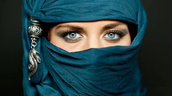 Арабский женский взгляд — стоковое фото