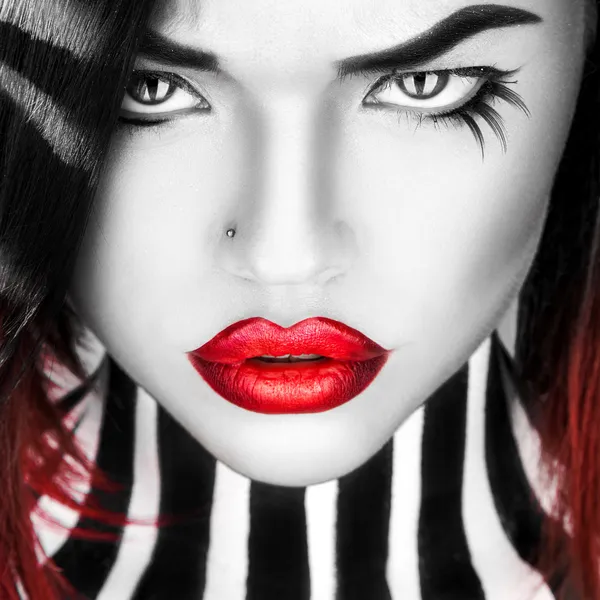 Черно-белый портрет красоты женщины с красными губами Лицензионные Стоковые Изображения