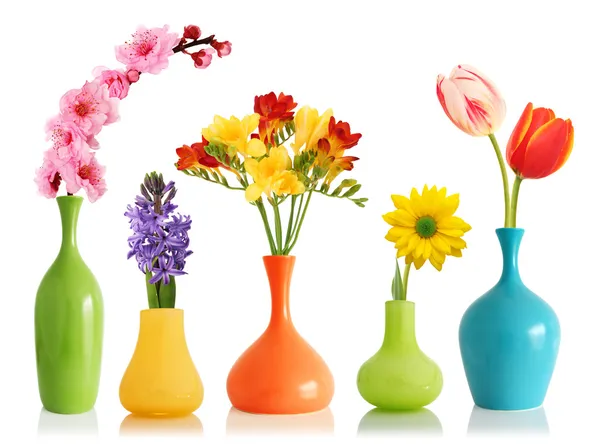 Весенние цветы в вазах — стоковое фото
