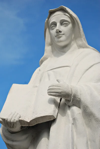 Статуя монахиня — стоковое фото