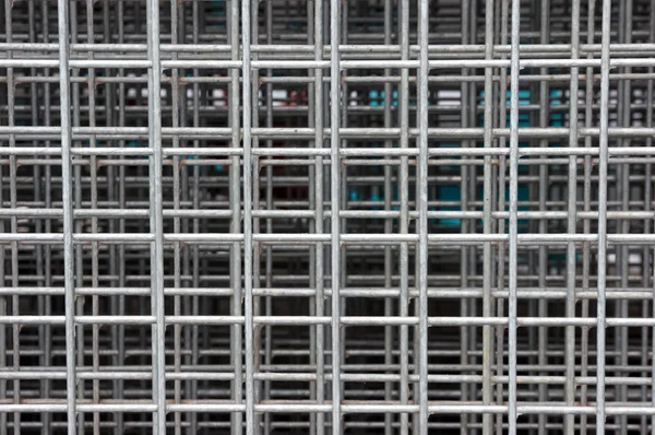 Фон квадратов на куче металлические заборы — стоковое фото