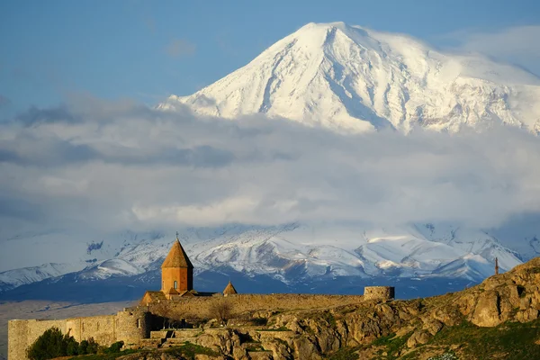 Гора Арарат и Хор Вирап — стоковое фото