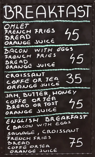 Меню завтрака уличные кафе, написанные мелом на доске — стоковое фото