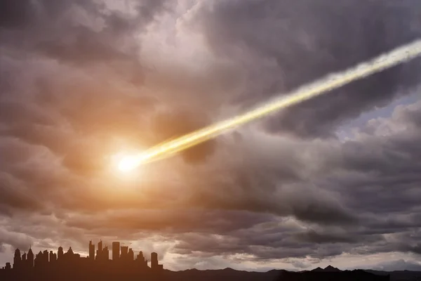Удар метеорита на планете в пространстве — стоковое фото