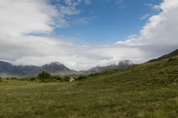 Каунти дом на равнине connemara в Ирландии — стоковое фото