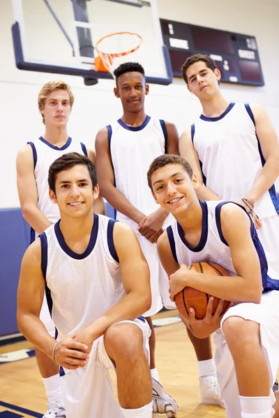 Члены мужской баскетбольной команды — стоковое фото