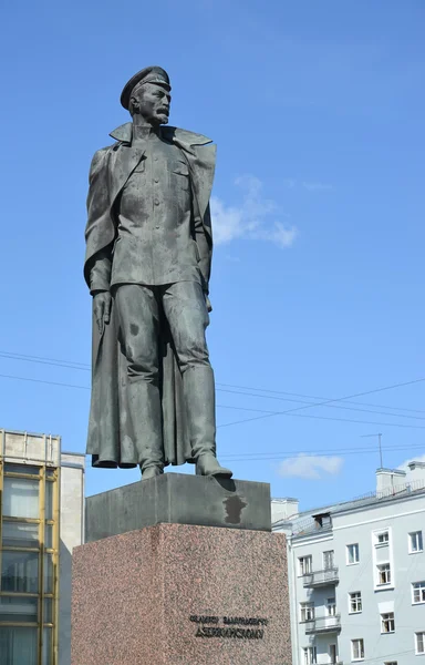 Памятник Дзержинскому отвязка против неба. Санкт-Петербург — стоковое фото