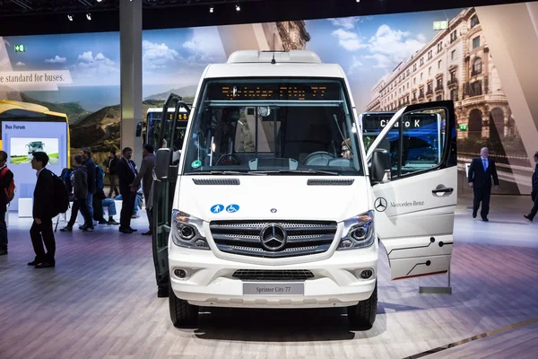 Mercedes benz sprinter город 77 65-МАА коммерческих автомобилей 2014 в Ганновере, Германия — стоковое фото