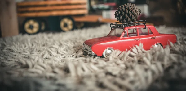 Игрушка автомобиль Рождество шишка — стоковое фото