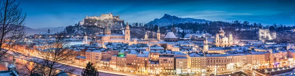 Зальцбургский обзор зимы в синий час, salzburger земля, Австрия — стоковое фото