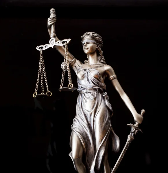 Статуя справедливости — стоковое фото