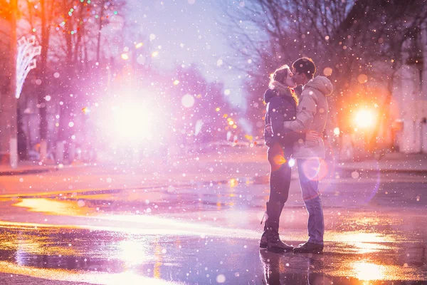 Снег любители kiss города — стоковое фото