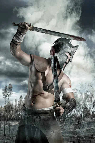 Человек сильный римский гладиатор — стоковое фото