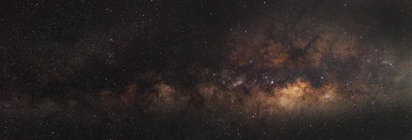 Панорама галактики Млечный путь, длительной экспозиции фотографии, с зерном — стоковое фото