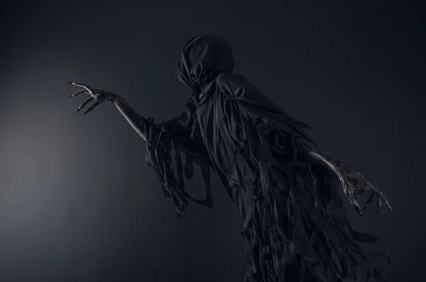 Смерть на черном фоне, Dementor — стоковое фото