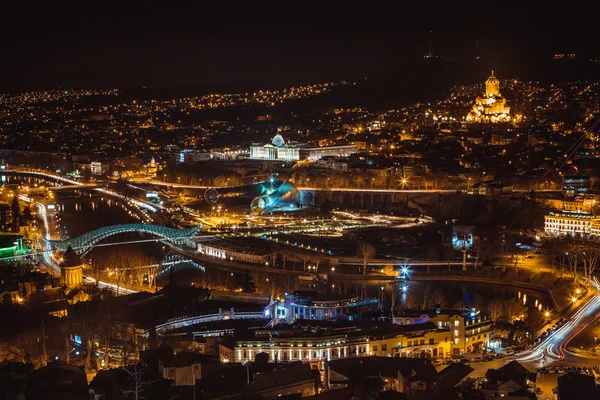 Ночной вид на старый город в Тбилиси — стоковое фото